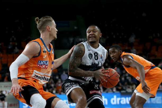 米内罗归来 米内罗归来