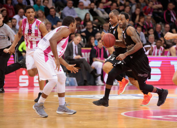 不屈不挠的 不屈不挠的