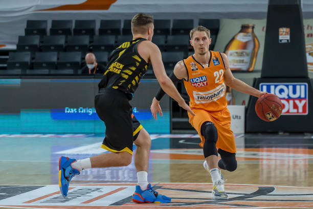 队在中锋位 队在中锋位